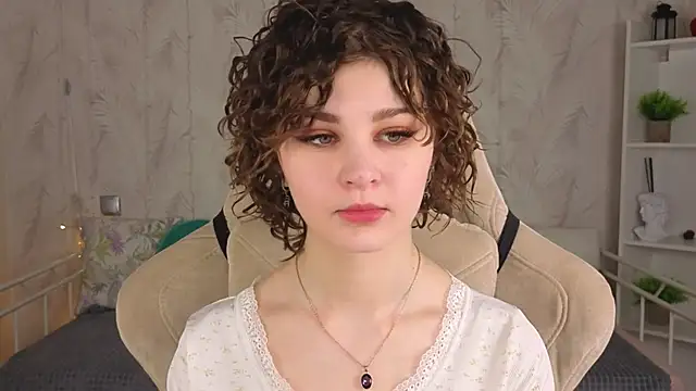 Snapshot of Kira__Fluffy chatting on May 30, 5:36 am Kira Fluffy online show from May 30, 5:36 am