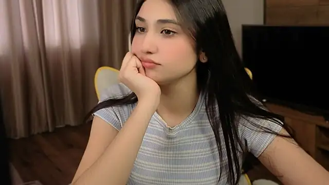 honeylanaa online show from May 15, 4:32 am