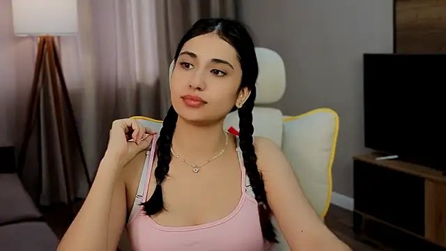 honeylanaa online show from June 5, 5:01 am