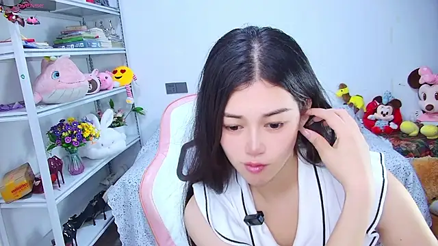 QinQin-888 online show from June 15, 11:10 am