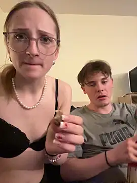 LauraundSteve  online show from May 26, 7:12 pm