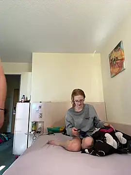 LauraundSteve  online show from July 12, 3:35 pm