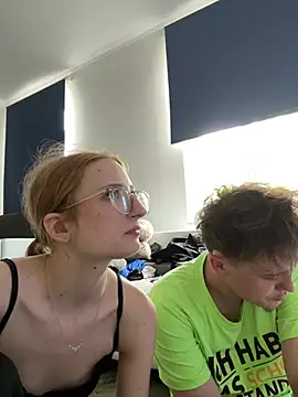 LauraundSteve  online show from July 8, 5:02 pm