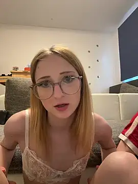LauraundSteve  online show from May 31, 6:09 pm