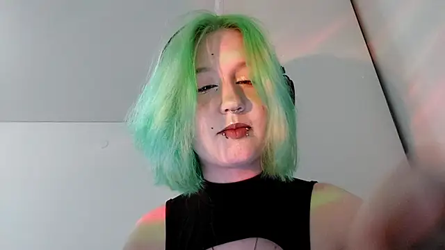 Snapshot of HunXena chatting on May 17, 3:23 pm HunXena online show from May 17, 3:23 pm