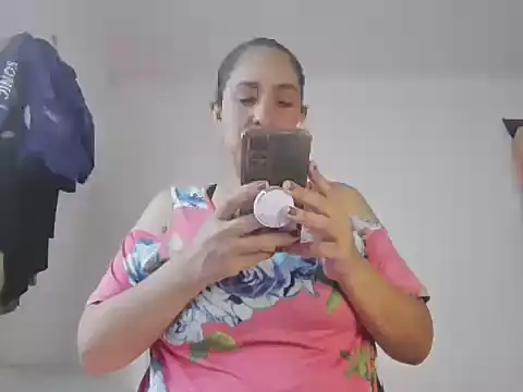 Snapshot of Pamela_sa chatting on June 18, 6:24 pm Pamela sa online show from June 18, 6:24 pm