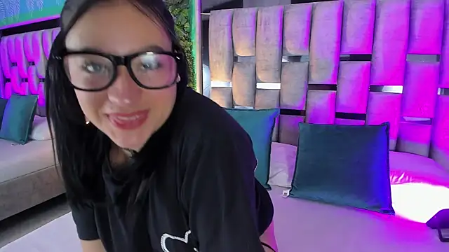 Emilye rousee online show from May 28, 11:49 am