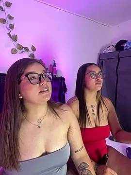 Annie And Hanniee online show from May 27, 5:09 pm