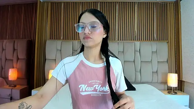 SophiieCalloway1 online show from May 23, 1:32 pm