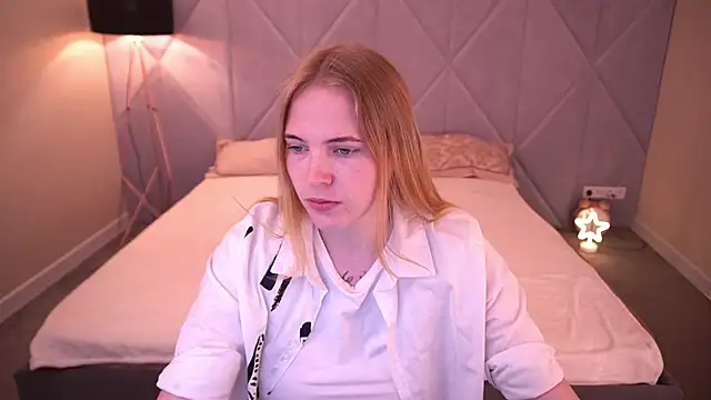 NikkyReyyy online show from May 18, 5:34 am