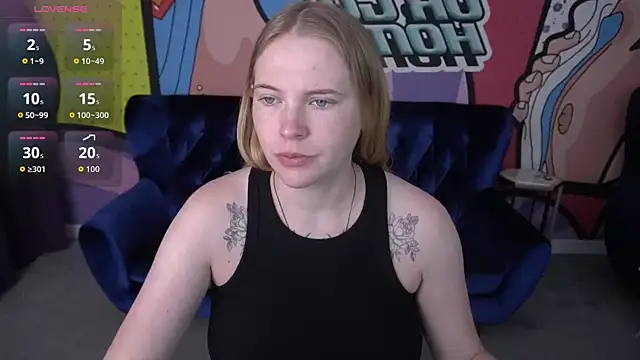 Snapshot of NikkyReyyy chatting on June 15, 5:29 am NikkyReyyy online show from June 15, 5:29 am
