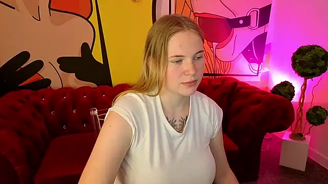 Snapshot of NikkyReyyy chatting on June 7, 6:07 am NikkyReyyy online show from June 7, 6:07 am
