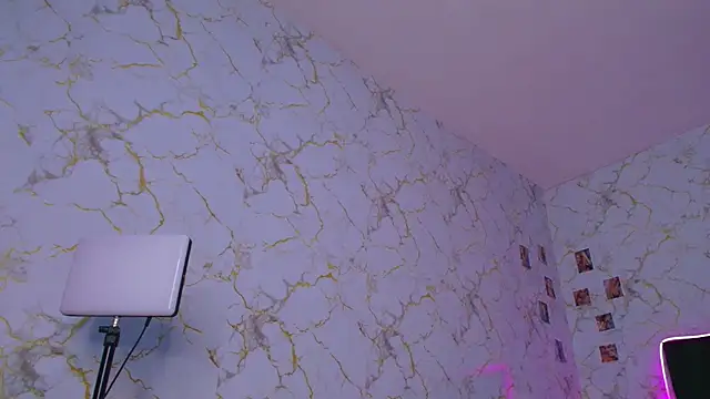 cinniaa  online show from June 25, 8:58 pm