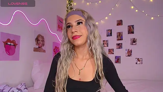 cinniaa  online show from May 23, 4:17 pm