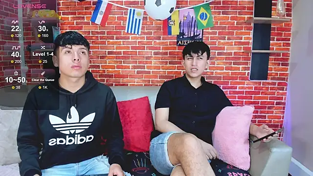 Snapshot of Hoot_boyss_ chatting on July 7, 8:12 pm Hoot boyss online show from July 7, 8:12 pm