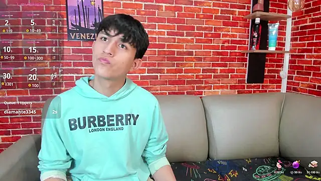 Snapshot of Hoot_boyss_ chatting on May 28, 7:42 pm Hoot boyss online show from May 28, 7:42 pm