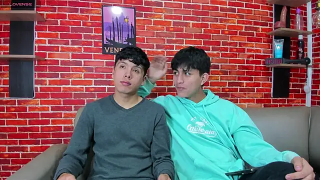 Snapshot of Hoot_boyss_ chatting on May 22, 7:45 pm Hoot boyss online show from May 22, 7:45 pm