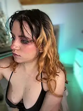 Snapshot of NikkiNix chatting on June 17, 1:10 pm NikkiNix online show from June 17, 1:10 pm