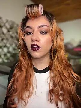 NikkiNix online show from May 18, 1:05 pm