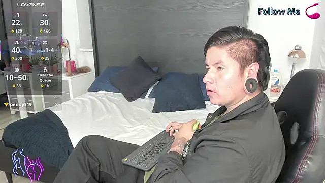 inkedsinners  online show from May 28, 11:10 pm
