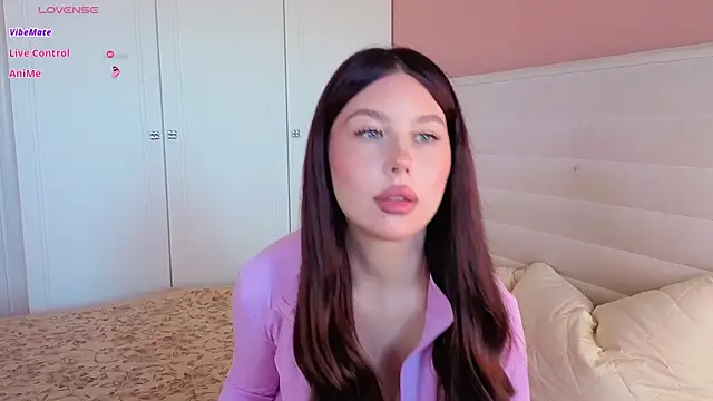 AliceFlowe online show from June 30, 1:22 pm
