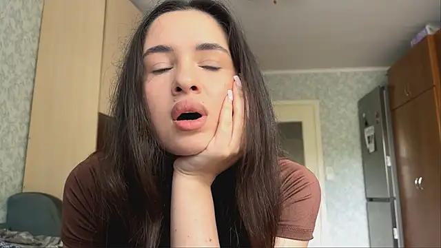 CarolineRu online show from May 19, 10:00 am