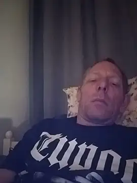 040CamBoy040 online show from May 17, 10:54 pm