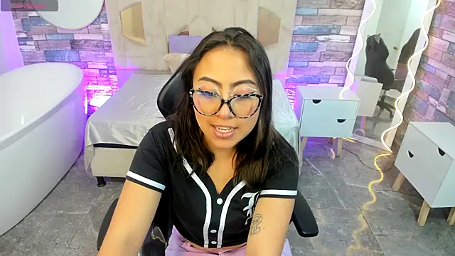 Snapshot of Amhira_Tay chatting on June 13, 7:12 pm Amhira Tay online show from June 13, 7:12 pm