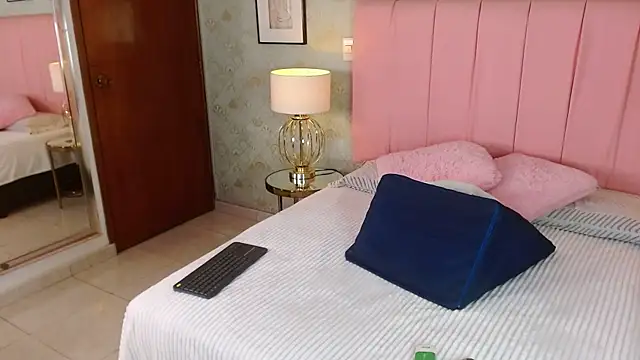 Gia-collins online show from July 18, 4:04 pm