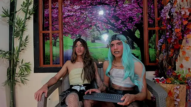 Elena and Julian online show from July 4, 7:18 pm