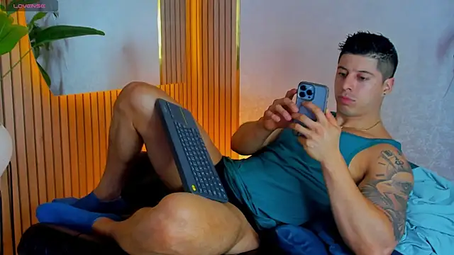 Snapshot of lukas_green11 chatting on June 11, 3:47 am lukas green11 online show from June 11, 3:47 am