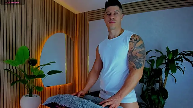 Snapshot of lukas_green11 chatting on June 11, 6:27 pm lukas green11 online show from June 11, 6:27 pm