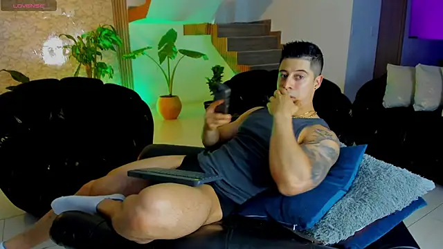 Snapshot of lukas_green11 chatting on June 9, 12:22 am lukas green11 online show from June 9, 12:22 am