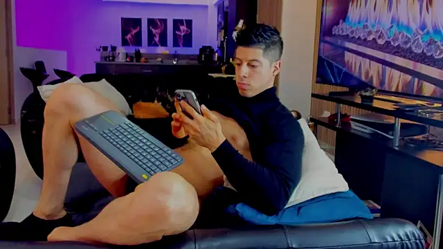 Snapshot of lukas_green11 chatting on June 26, 7:31 pm lukas green11 online show from June 26, 7:31 pm
