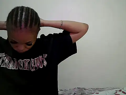 Snapshot of Miss_rihanna chatting on May 20, 3:47 am Miss rihanna online show from May 20, 3:47 am