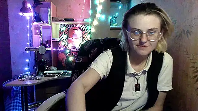   Freya    online show from May 18, 10:03 pm