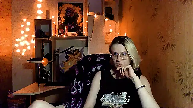   Freya    online show from May 21, 8:28 pm