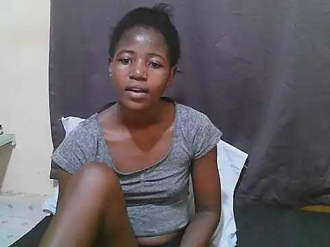 Snapshot of Sweet-tatiana chatting on June 21, 9:31 pm Sweet-tatiana online show from June 21, 9:31 pm