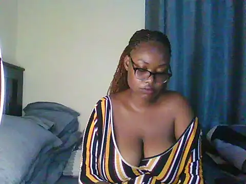 Snapshot of Sexy-Mish chatting on June 17, 4:34 am Sexy-Mish online show from June 17, 4:34 am