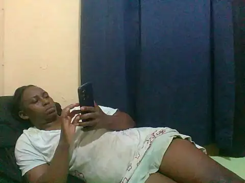 Snapshot of naughty-slender chatting on June 30, 4:45 am naughty-slender online show from June 30, 4:45 am