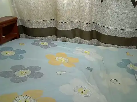 Snapshot of sweet_pie5 chatting on June 25, 4:21 am sweet pie5 online show from June 25, 4:21 am
