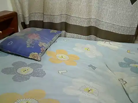 Snapshot of sweet_pie5 chatting on June 26, 11:32 pm sweet pie5 online show from June 26, 11:32 pm