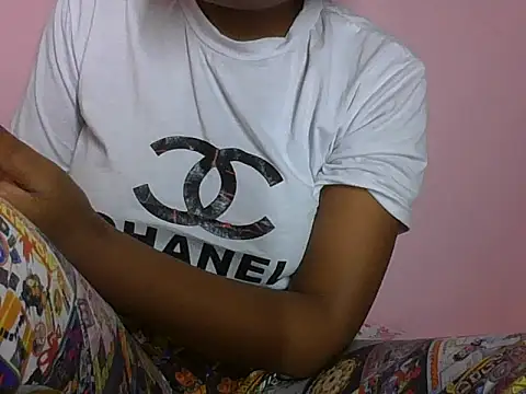 Snapshot of Sexxyrina chatting on June 25, 8:19 am Sexxyrina online show from June 25, 8:19 am
