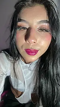 Snapshot of ariella_lovee chatting on May 21, 5:49 am ariella lovee online show from May 21, 5:49 am
