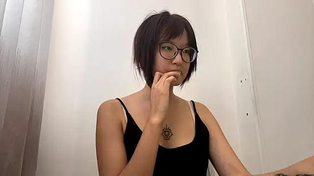 Snapshot of neonami chatting on June 27, 12:22 pm neonami online show from June 27, 12:22 pm