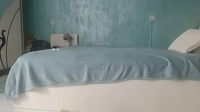 Snapshot of LaraLanee chatting on July 3, 8:37 pm LaraLanee online show from July 3, 8:37 pm