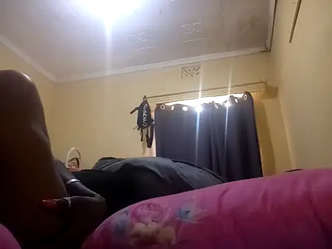 Snapshot of petitejep chatting on May 18, 9:47 am petitejep online show from May 18, 9:47 am