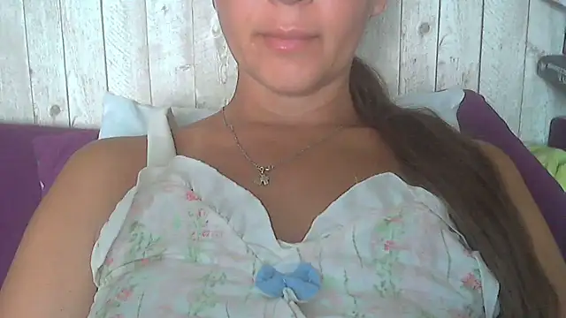 Snapshot of Bella--White chatting on July 12, 6:36 am Bella--White online show from July 12, 6:36 am