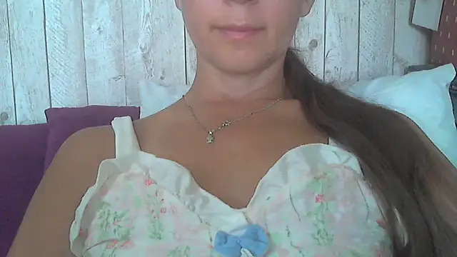 Snapshot of Bella--White chatting on June 29, 6:20 am Bella--White online show from June 29, 6:20 am