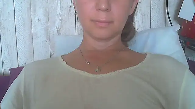 Snapshot of Bella--White chatting on June 11, 5:04 am Bella--White online show from June 11, 5:04 am